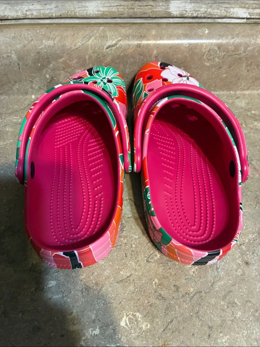 CROCS Size Women 6 Pink Floral NWOT